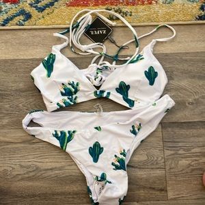 Zaful size 8 white bikini with cactus